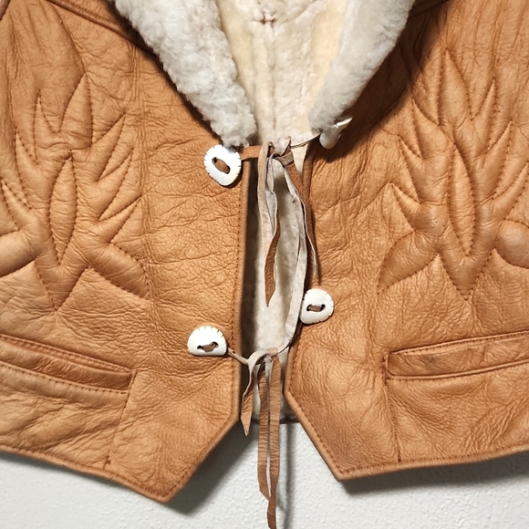 Comstock Vintage 70's Leather Sheepskin Fur Tie Front Vest Size Medium - Picture 9 of 15
